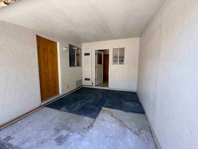 Building Photo - Great River Park 2 Bedroom
