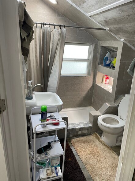 Bath - 108 Glenwood Ave