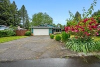 Building Photo - Expansive Backyard, Gardening Space & Comfortable Single-Level Living