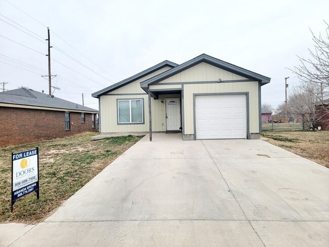 Building Photo - 3 bedroom 2 bath home