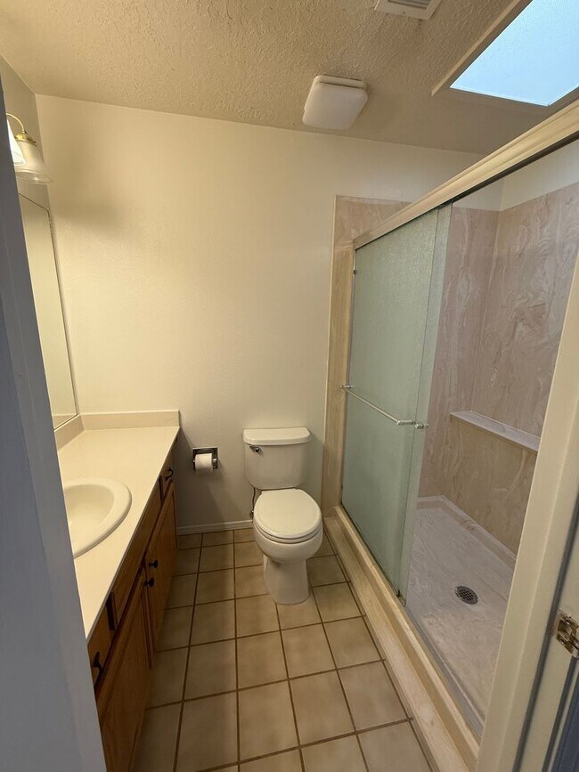 Building Photo - 3 Bed 2 Bath Amazing Views