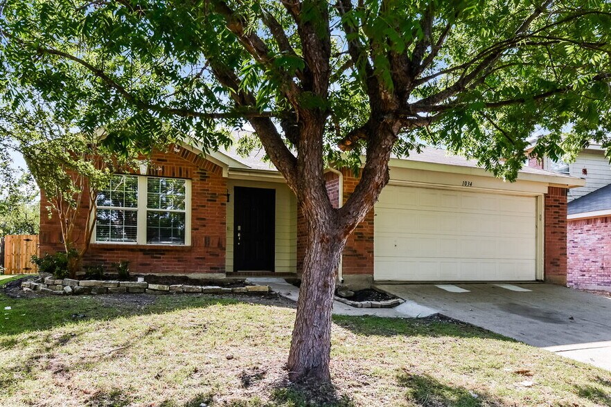Primary Photo - 1034 Hampton Dr