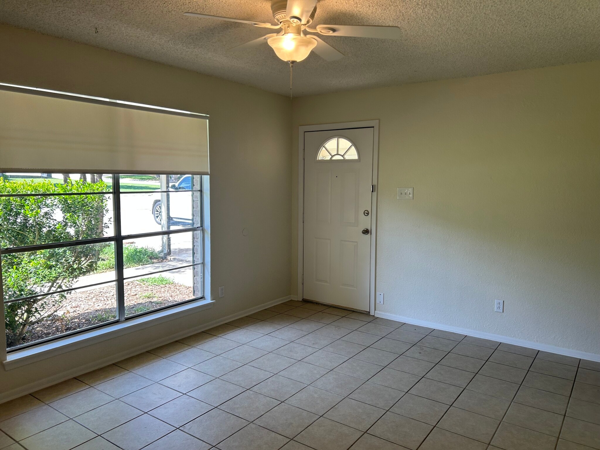 Building Photo - 309 Briarwood Dr