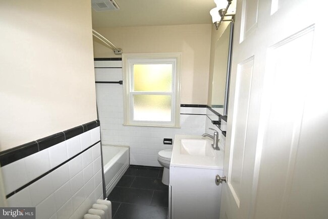 Building Photo - 8904 Flower Ave