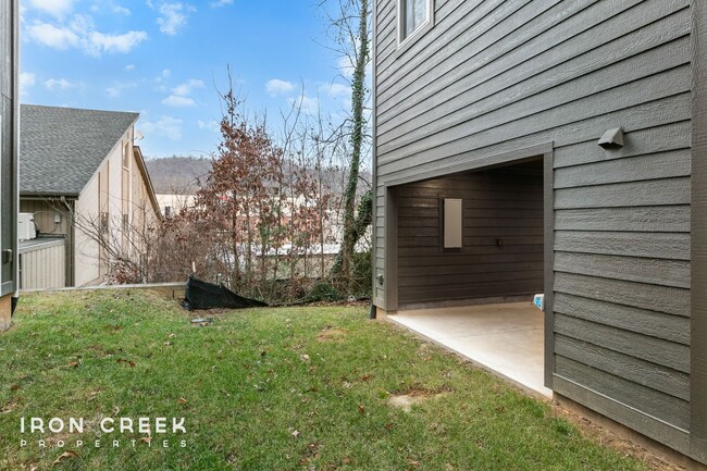 Building Photo - Beautiful New Compact Cottage in South Ash...