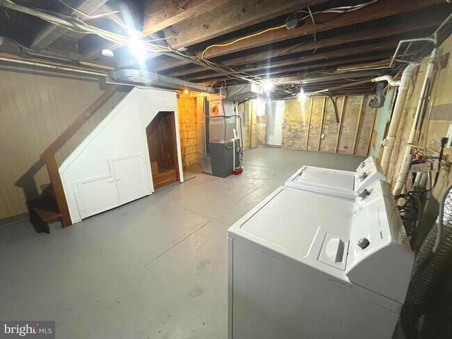 Building Photo - 682 2nd Ave