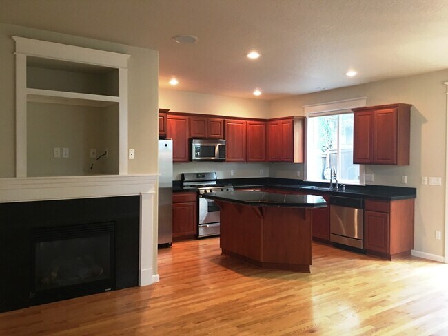 Building Photo - Beautifully updated home in great West Linn neighborhood.