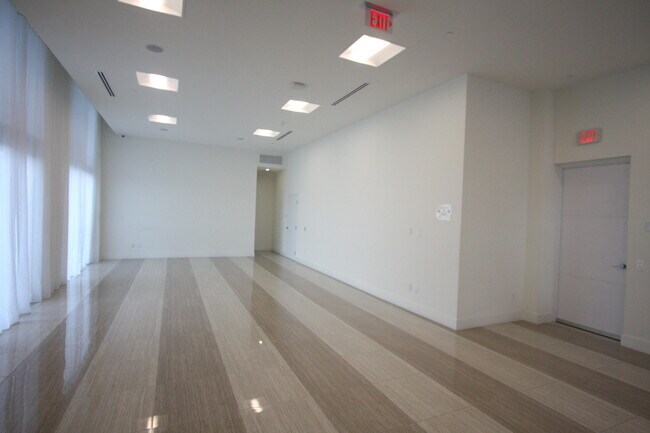 Building Photo - 2000 Metropica Wy