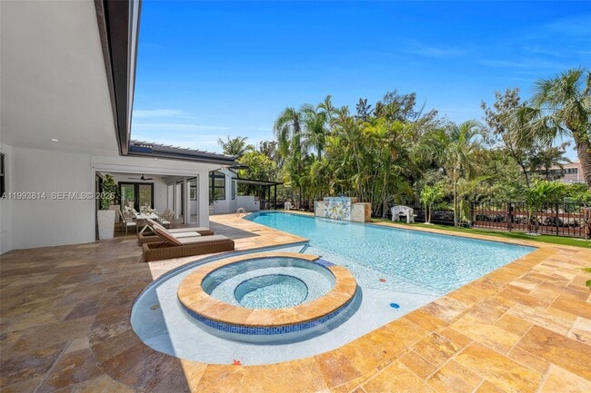 Building Photo - 5120 Carillo St