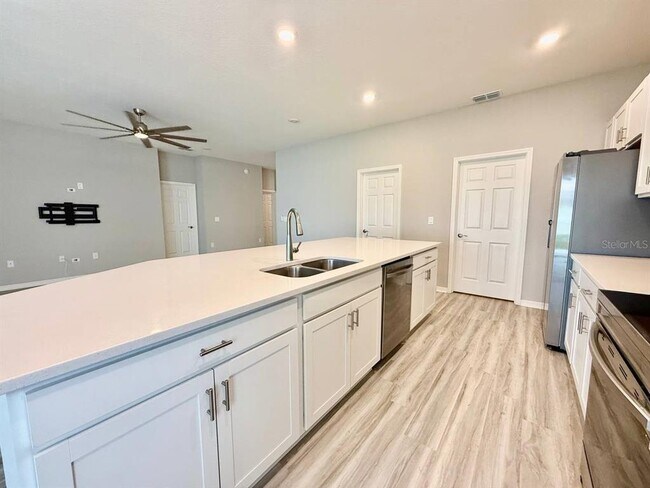 Building Photo - 35519 Bellington Blvd