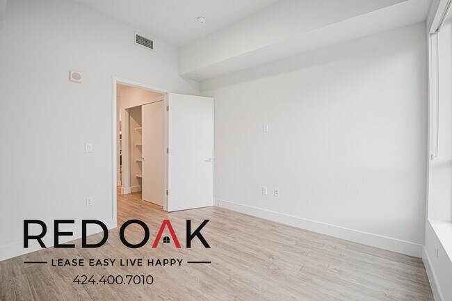 Building Photo - 1331 W 7th St