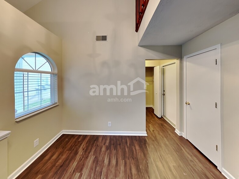 Building Photo - 1212 Wembley Dr