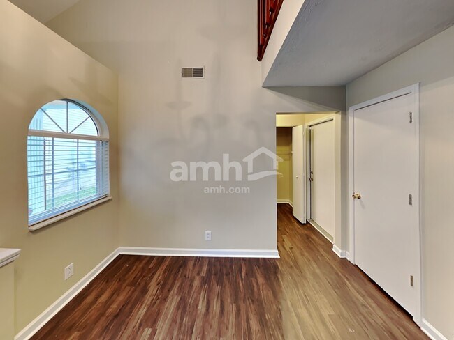 Building Photo - 1212 Wembley Dr