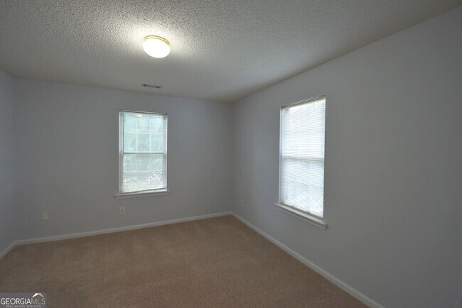 Building Photo - 147 S Fairfield Dr