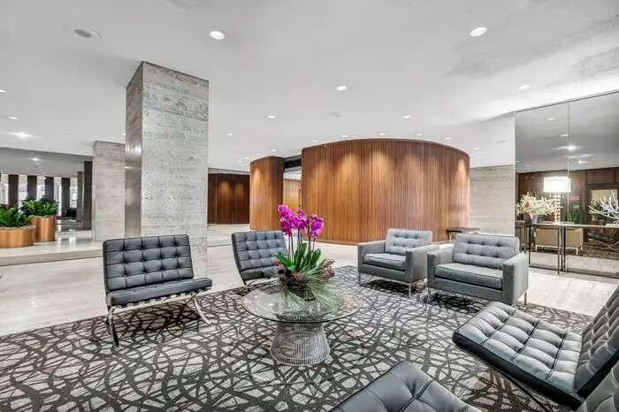 Building Photo - 6033 N Sheridan Rd