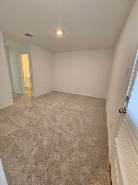 Building Photo - 393 Rd 590106