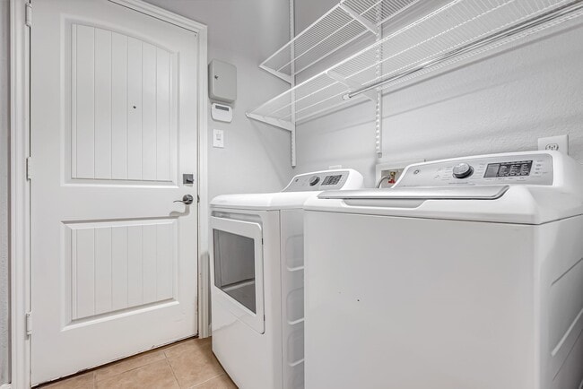Building Photo - 146 Black Swan Pl