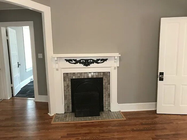 Building Photo - 18 Courtney St