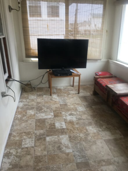 Building Photo - 7xx W Maple Ave