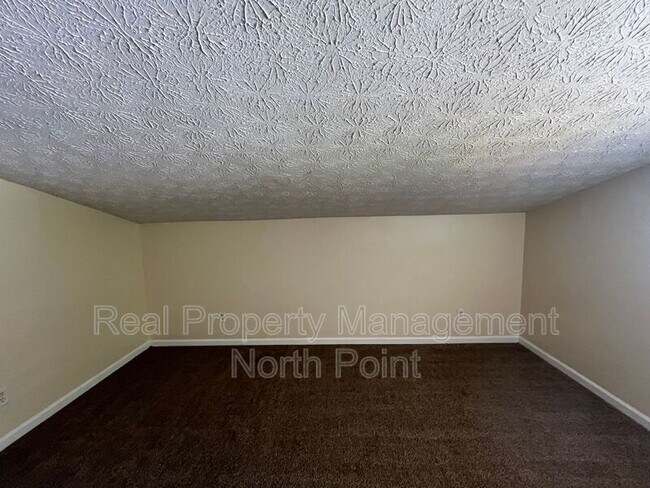 Building Photo - 3004 Kenville Ln
