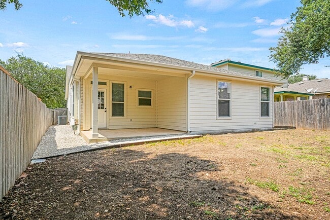 Building Photo - For Rent! Updated Single Story in Sonoma R...