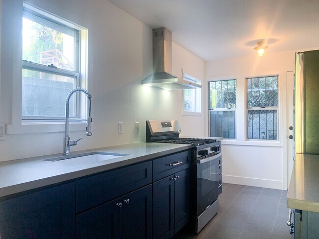 Building Photo - 2246 N Alvarado St