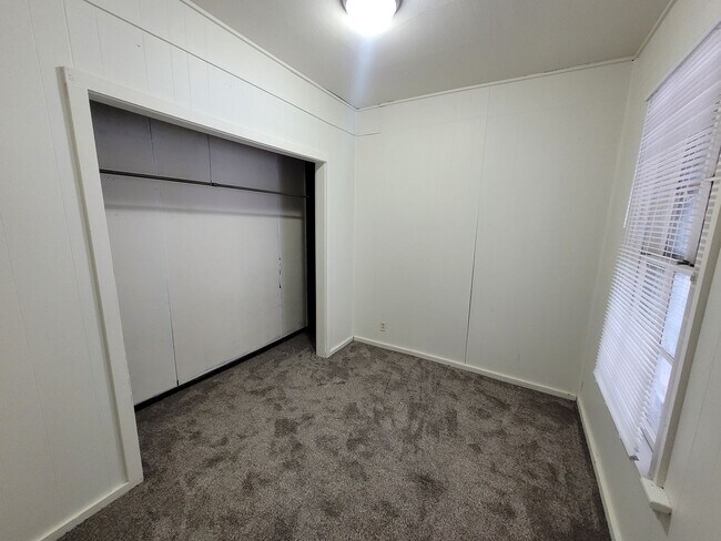 Building Photo - nre612