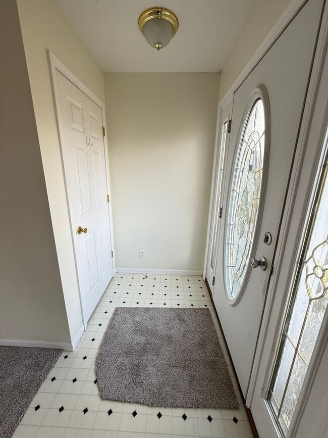 Building Photo - Spacious 3-Bedroom Home with Sunroom and Attached 2-Car Garage in Manchester, MI