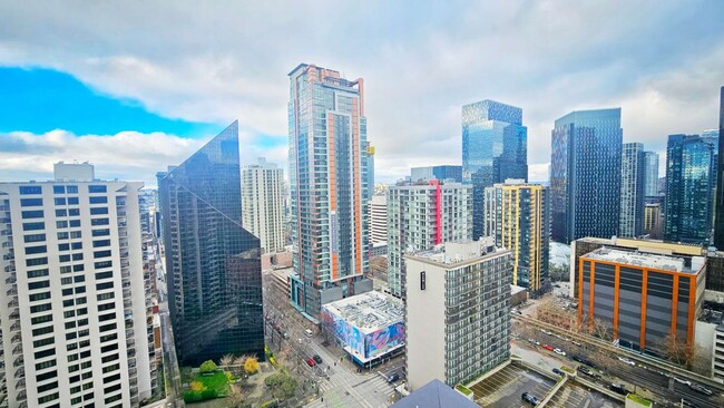 Building Photo - Elegant 1 Bed 1 Bath New Luxury Condo in t...