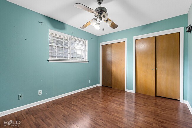 Building Photo - 3 Bedroom 2 bath Brick Home!