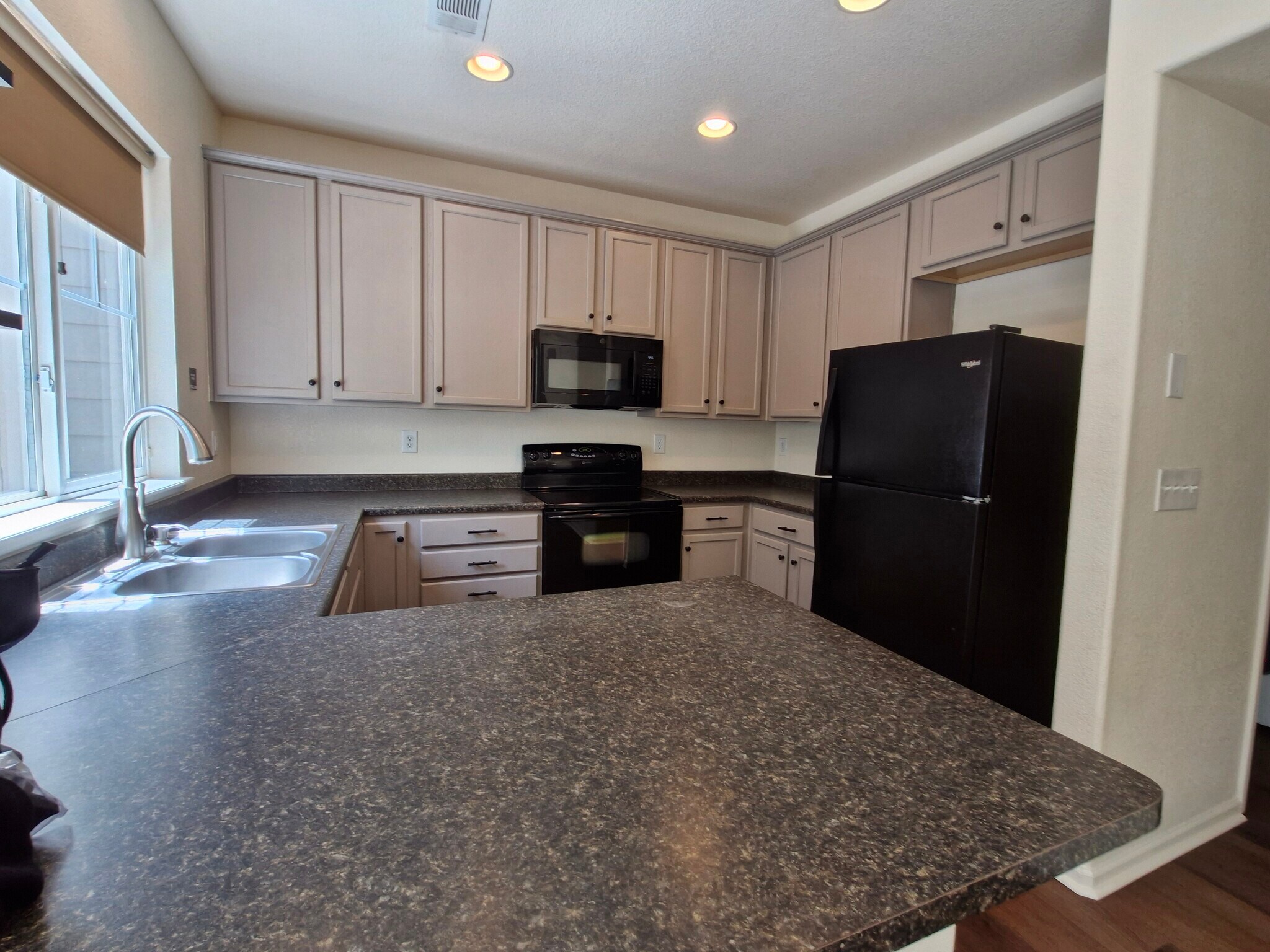 Building Photo - 12963 Grant Cir E