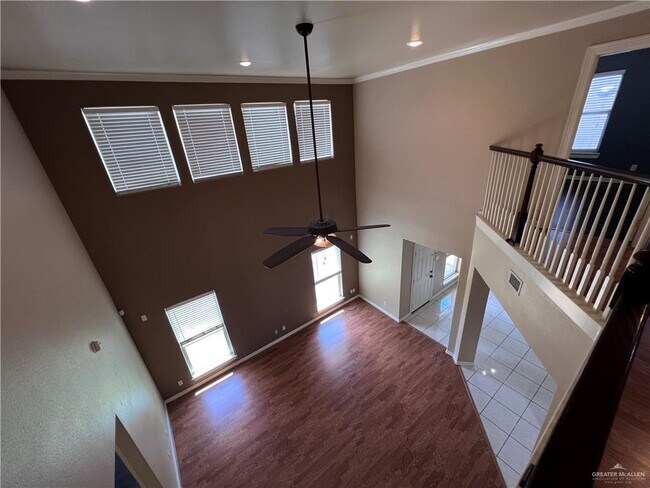 Building Photo - 33 Blue Jay Dr