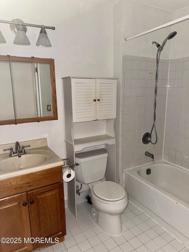 Building Photo - 526 Tivoli Ct