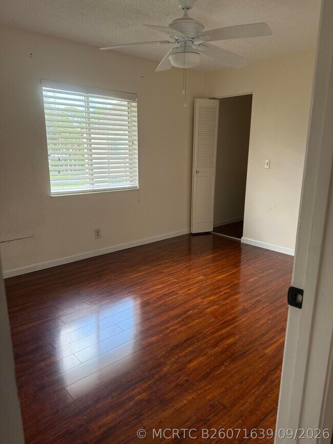 Building Photo - 102 Lake Pine Cir