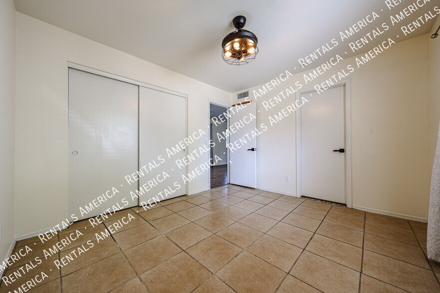Building Photo - 2548 W Canyon Crest Cir