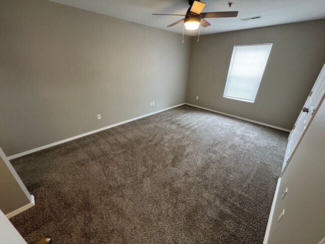 Building Photo - 1040 S Clifton Ave