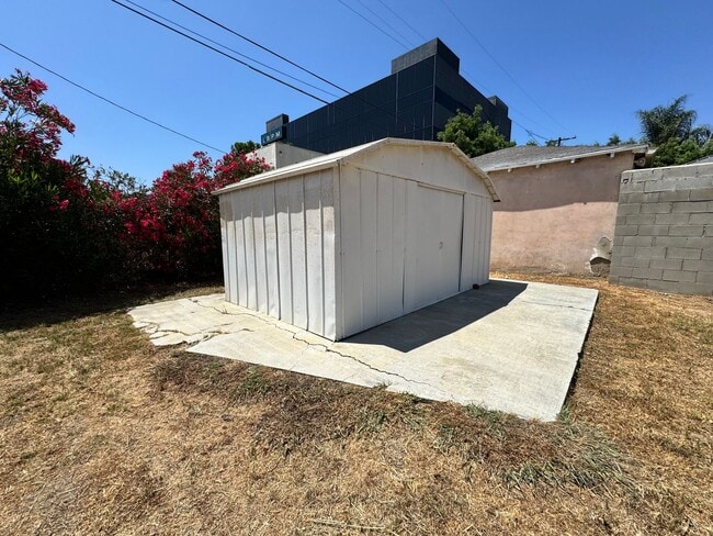 Building Photo - Beautiful Sherman Oaks Home!