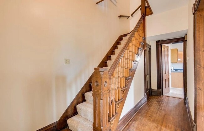 Building Photo - Very Spacious 2 Bed 2.5 Bath Home!