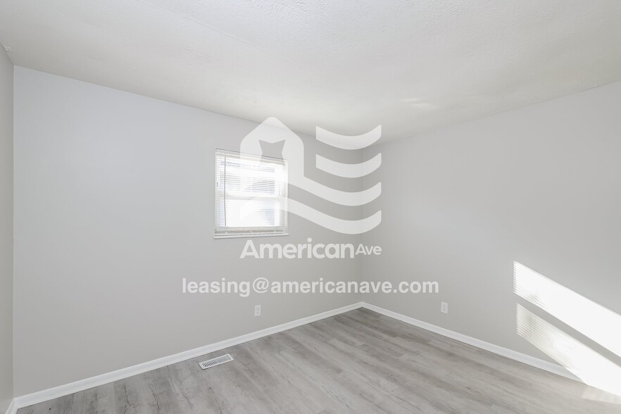 Building Photo - 3135 Forest Manor Ave