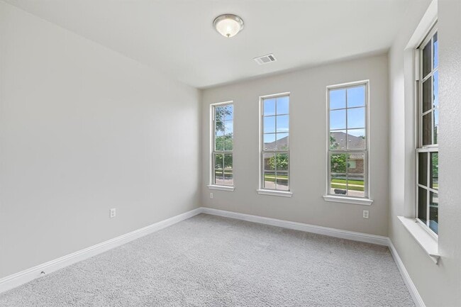 Building Photo - 505 Fair Oaks Dr