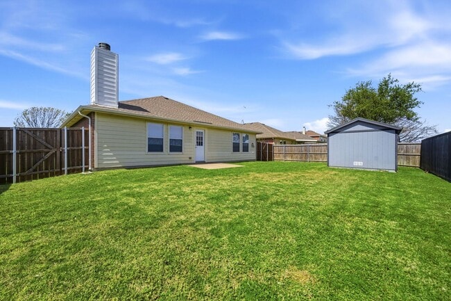 Building Photo - Easy Living with Wood Floors & Fireplace – Royse City, TX