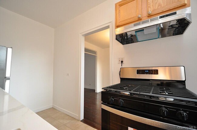 Building Photo - 180 Garth Rd