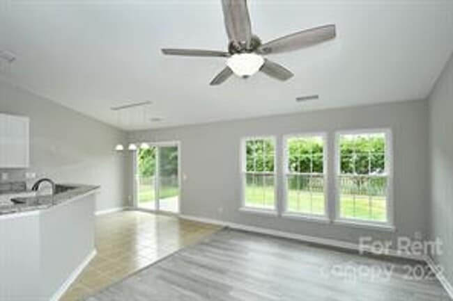 Building Photo - 129 Bosburg Dr