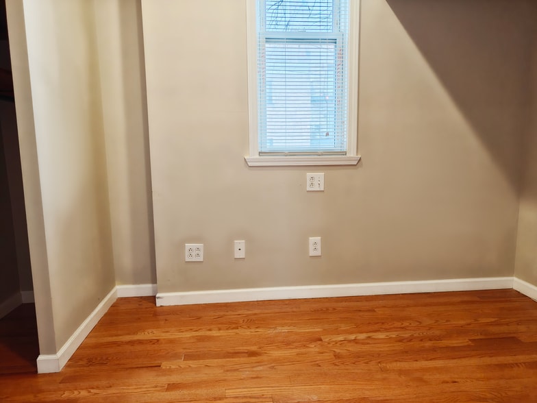 Building Photo - 3149 S Emerald Ave