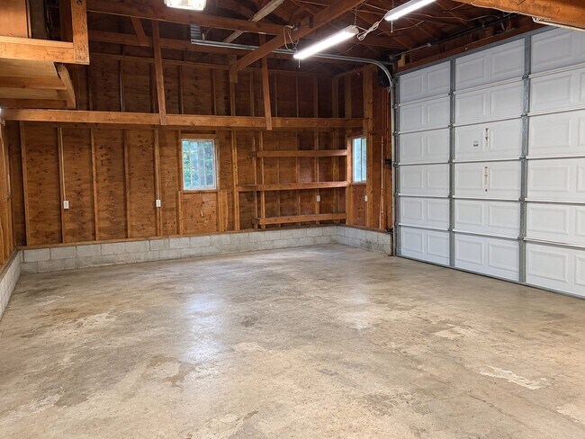 Building Photo - 744 Brinson Arch