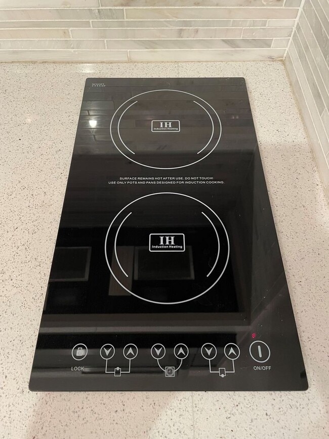 Building Photo - Logan Circle Beautifully Renovated Studio ...