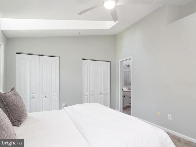 Building Photo - 731 Pine Valley Dr