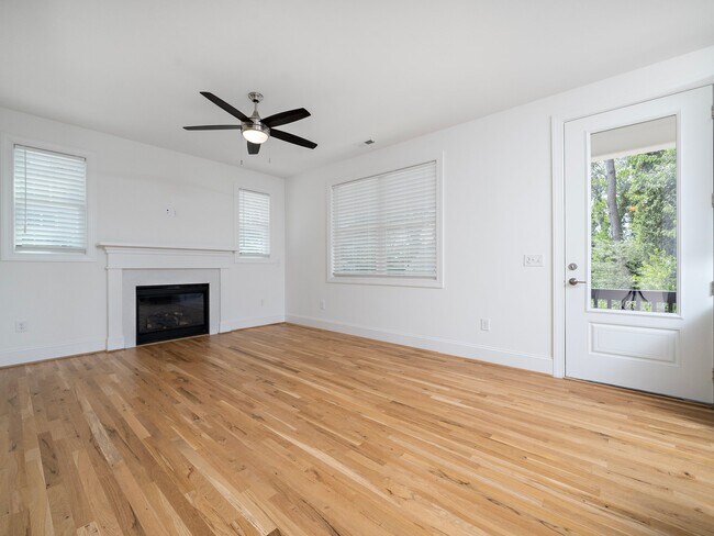 Building Photo - 3807 1/2 Marcom St