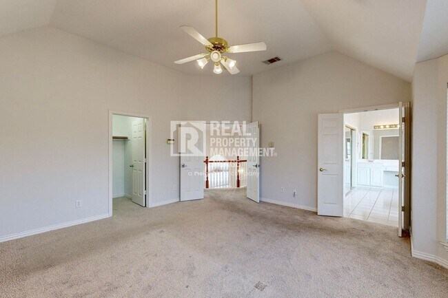 Building Photo - Elegant 5-Bedroom Home for Rent in Prime C...