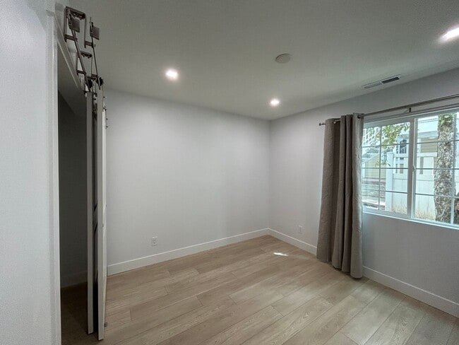 Building Photo - 2 Bedroom 2 Bathroom Condo Salt Lake City